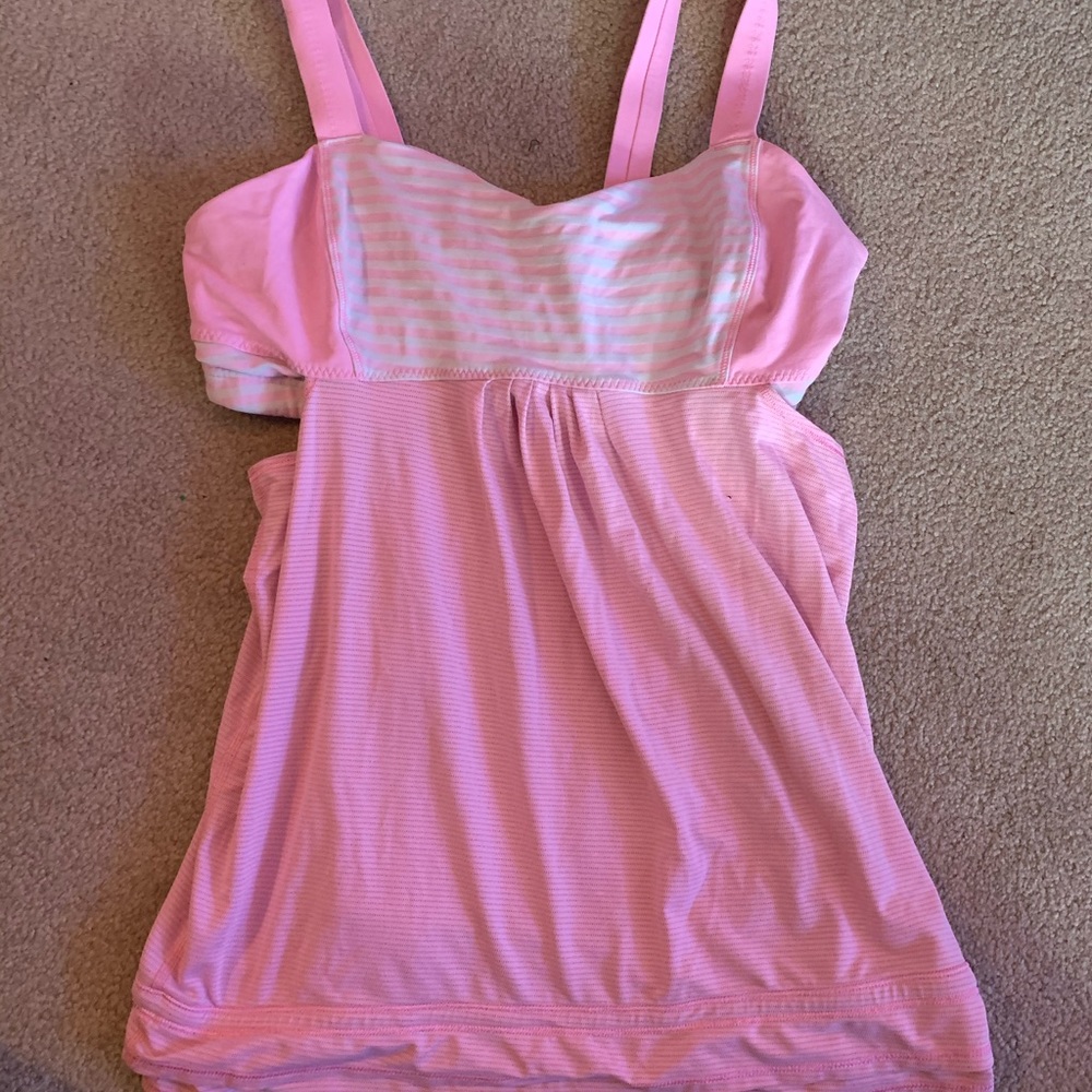 Lululemon tank w built in bra